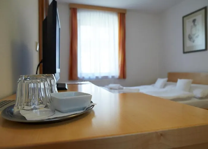 Casa de hóspedes Na Ostrove 3*